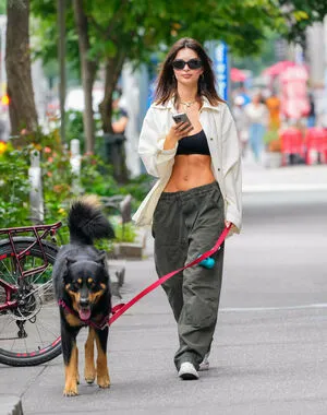 Emily Ratajkowski OnlyFans Leaked Free Thumbnail Picture - #Q2wjGJsdrl