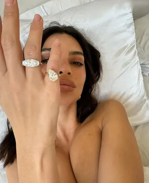 Emily Ratajkowski OnlyFans Leaked Free Thumbnail Picture - #QnAgDx18bU