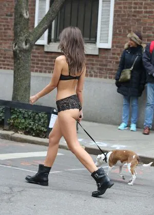 Emily Ratajkowski OnlyFans Leaked Free Thumbnail Picture - #QunzaQYgsX