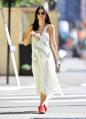 Emily Ratajkowski OnlyFans Leaked Free Thumbnail Picture - #QxQhqiWeNL