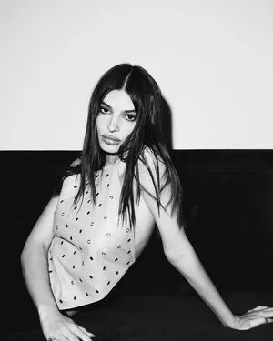 Emily Ratajkowski OnlyFans Leaked Free Thumbnail Picture - #RWC5R1vOOv