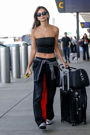 Emily Ratajkowski OnlyFans Leaked Free Thumbnail Picture - #SCHcmL9NQa