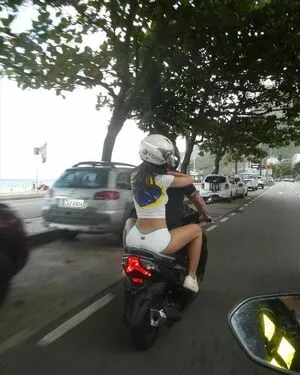 Emily Ratajkowski OnlyFans Leaked Free Thumbnail Picture - #TyYFwgAAWb