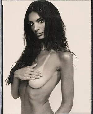 Emily Ratajkowski OnlyFans Leaked Free Thumbnail Picture - #UBlud3sVD3