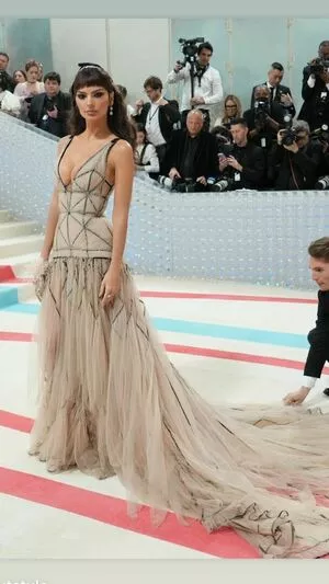 Emily Ratajkowski OnlyFans Leaked Free Thumbnail Picture - #UPkPbgXdAr