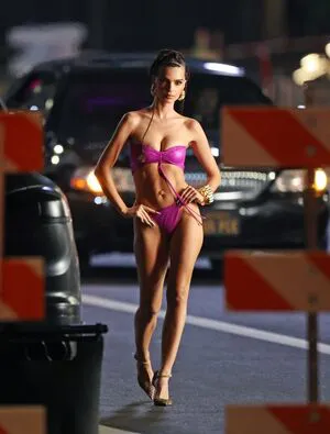 Emily Ratajkowski OnlyFans Leaked Free Thumbnail Picture - #UQode43G17