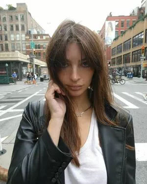 Emily Ratajkowski OnlyFans Leaked Free Thumbnail Picture - #UcA59m9KZb