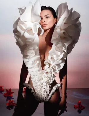 Emily Ratajkowski OnlyFans Leaked Free Thumbnail Picture - #UfPoIkP3Cl