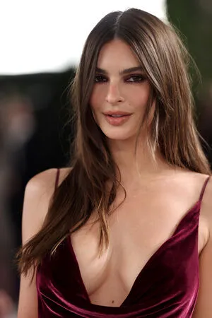 Emily Ratajkowski OnlyFans Leaked Free Thumbnail Picture - #VAWwCin3rZ