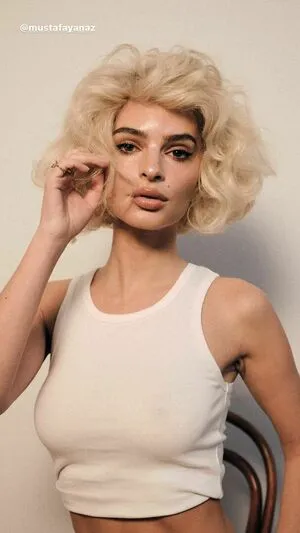 Emily Ratajkowski OnlyFans Leaked Free Thumbnail Picture - #VHZqfWMNip