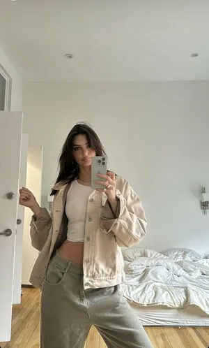 Emily Ratajkowski OnlyFans Leaked Free Thumbnail Picture - #VdOnJxS0ZD