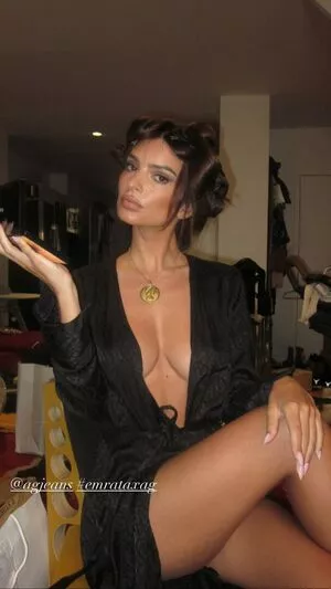 Emily Ratajkowski OnlyFans Leaked Free Thumbnail Picture - #WAvcU7ImDv