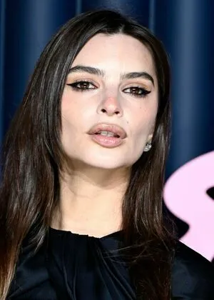 Emily Ratajkowski OnlyFans Leaked Free Thumbnail Picture - #WWpGA7h5Wu