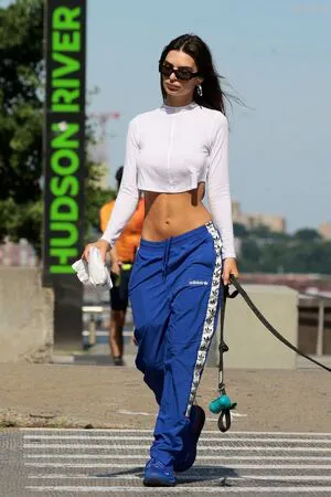 Emily Ratajkowski OnlyFans Leaked Free Thumbnail Picture - #WZWIrVsaIf