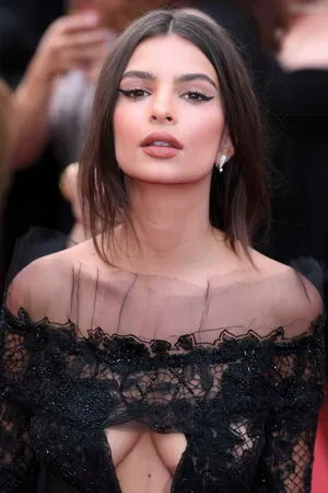 Emily Ratajkowski OnlyFans Leaked Free Thumbnail Picture - #XJuAeGrLqx