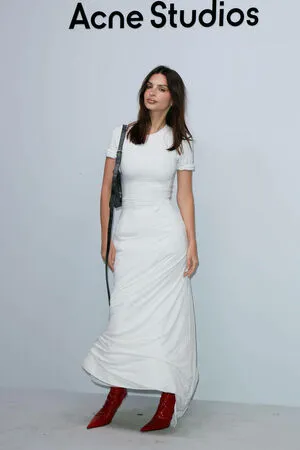 Emily Ratajkowski OnlyFans Leaked Free Thumbnail Picture - #XKO6VbhFDa