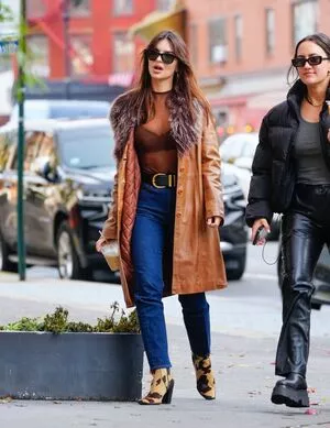 Emily Ratajkowski OnlyFans Leaked Free Thumbnail Picture - #XOnjt8vVUA