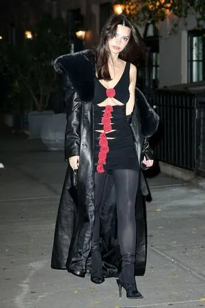 Emily Ratajkowski OnlyFans Leaked Free Thumbnail Picture - #XwnHPrUr0X