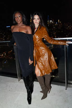 Emily Ratajkowski OnlyFans Leaked Free Thumbnail Picture - #Y8xhq3Z5ev