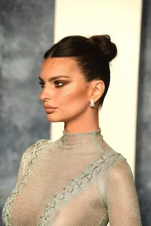 Emily Ratajkowski OnlyFans Leaked Free Thumbnail Picture - #YgWccTZdfv