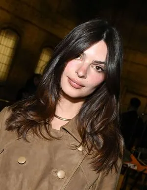 Emily Ratajkowski OnlyFans Leaked Free Thumbnail Picture - #YgXoMbt5hL