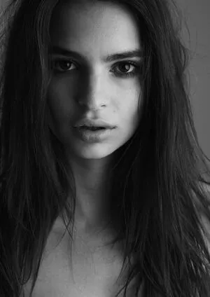 Emily Ratajkowski OnlyFans Leaked Free Thumbnail Picture - #YkyOgGZXon