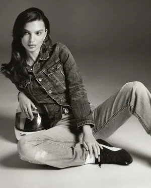 Emily Ratajkowski OnlyFans Leaked Free Thumbnail Picture - #Z5aE49CXGa