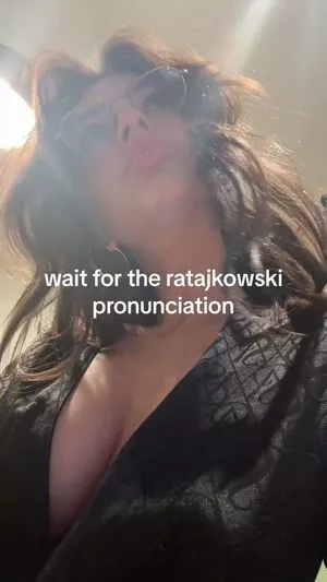 Emily Ratajkowski OnlyFans Leaked Free Thumbnail Picture - #ZARtAHn8MU