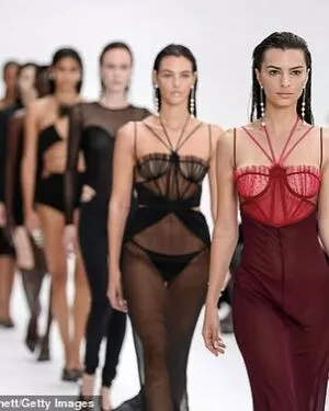 Emily Ratajkowski OnlyFans Leaked Free Thumbnail Picture - #ZhqGm6Y1VN