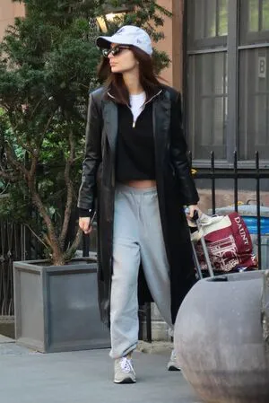 Emily Ratajkowski OnlyFans Leaked Free Thumbnail Picture - #a66SFsBkLF