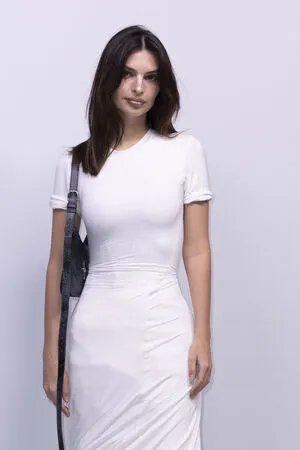 Emily Ratajkowski OnlyFans Leaked Free Thumbnail Picture - #a7R5VyhWS9