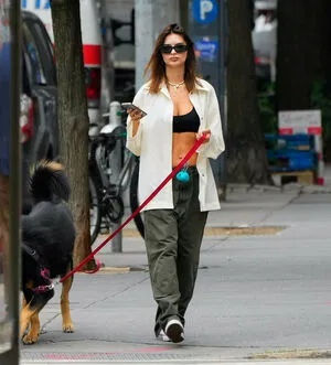 Emily Ratajkowski OnlyFans Leaked Free Thumbnail Picture - #adrCkdPKuv