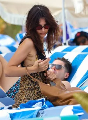 Emily Ratajkowski OnlyFans Leaked Free Thumbnail Picture - #ak6f86lnz9