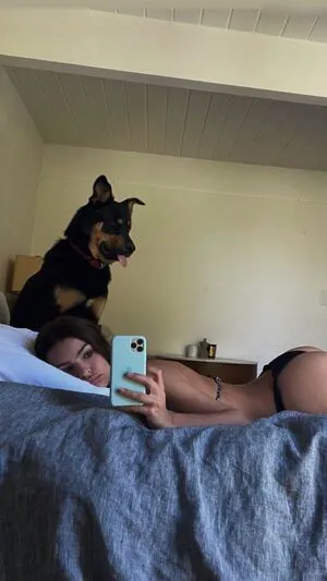 Emily Ratajkowski OnlyFans Leaked Free Thumbnail Picture - #ane7T4jsn6