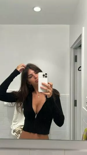 Emily Ratajkowski OnlyFans Leaked Free Thumbnail Picture - #azZa6U7ITr
