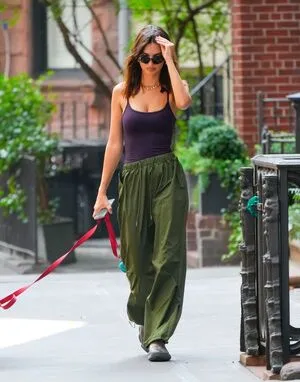 Emily Ratajkowski OnlyFans Leaked Free Thumbnail Picture - #cE1hMqGdTu
