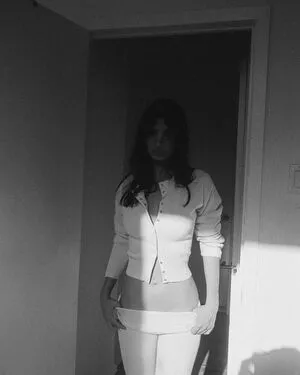 Emily Ratajkowski OnlyFans Leaked Free Thumbnail Picture - #cVGfKHNKbh