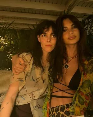 Emily Ratajkowski OnlyFans Leaked Free Thumbnail Picture - #cfgFj7wab0