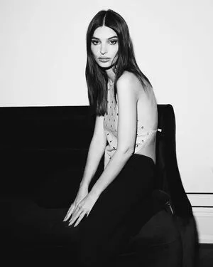 Emily Ratajkowski OnlyFans Leaked Free Thumbnail Picture - #dKOQbSLt6T