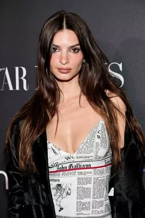 Emily Ratajkowski OnlyFans Leaked Free Thumbnail Picture - #dy21Vz2p7S