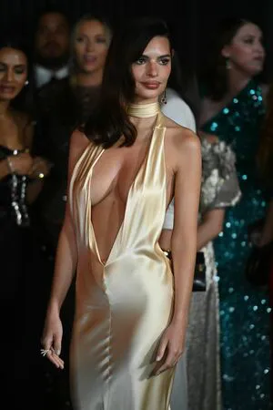 Emily Ratajkowski OnlyFans Leaked Free Thumbnail Picture - #e6p8BCXtuv