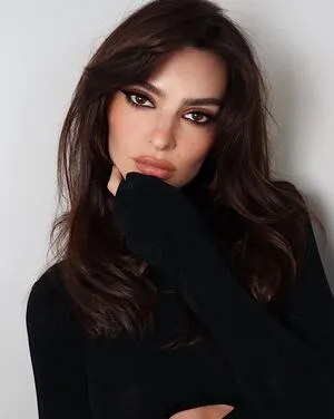 Emily Ratajkowski OnlyFans Leaked Free Thumbnail Picture - #e8Cw59bzqt