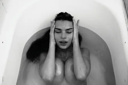 Emily Ratajkowski OnlyFans Leaked Free Thumbnail Picture - #e8tRzixTrm