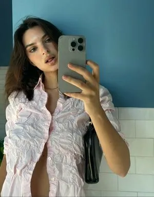 Emily Ratajkowski OnlyFans Leaked Free Thumbnail Picture - #eMyWA5DkDE