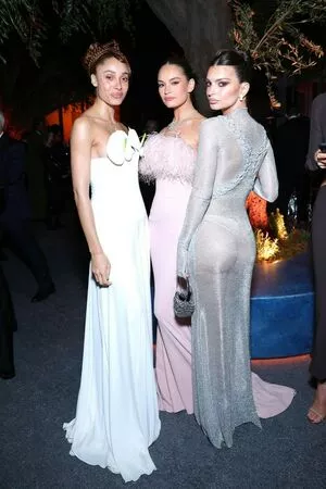 Emily Ratajkowski OnlyFans Leaked Free Thumbnail Picture - #eTIBpV3CF4