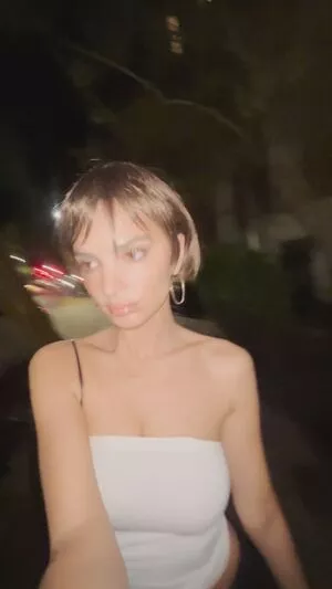 Emily Ratajkowski OnlyFans Leaked Free Thumbnail Picture - #fNXJrMet9a