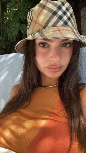 Emily Ratajkowski OnlyFans Leaked Free Thumbnail Picture - #faMcvV2dfx