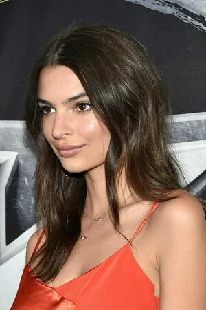 Emily Ratajkowski OnlyFans Leaked Free Thumbnail Picture - #fgFucXdXb3