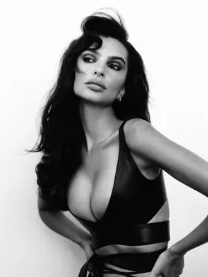 Emily Ratajkowski OnlyFans Leaked Free Thumbnail Picture - #fl9yYCKZeI