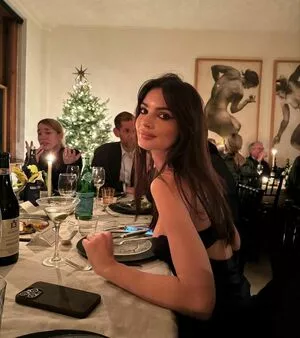 Emily Ratajkowski OnlyFans Leaked Free Thumbnail Picture - #g1psw8maIC